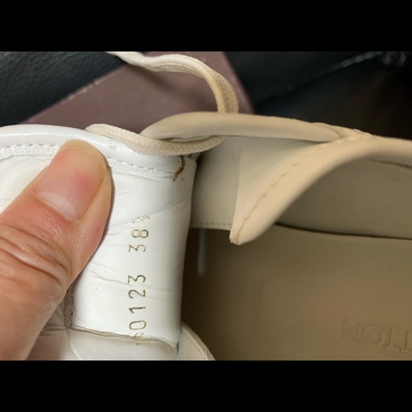 LV Sneakers in very good condition. - Picture 3 of 8